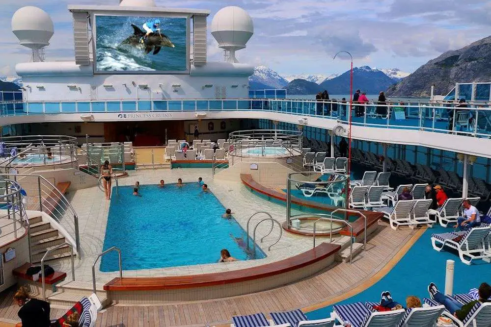 do alaska cruises have pools