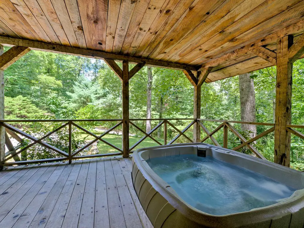 7 Best Cabins With Hot Tub In Asheville, North Carolina