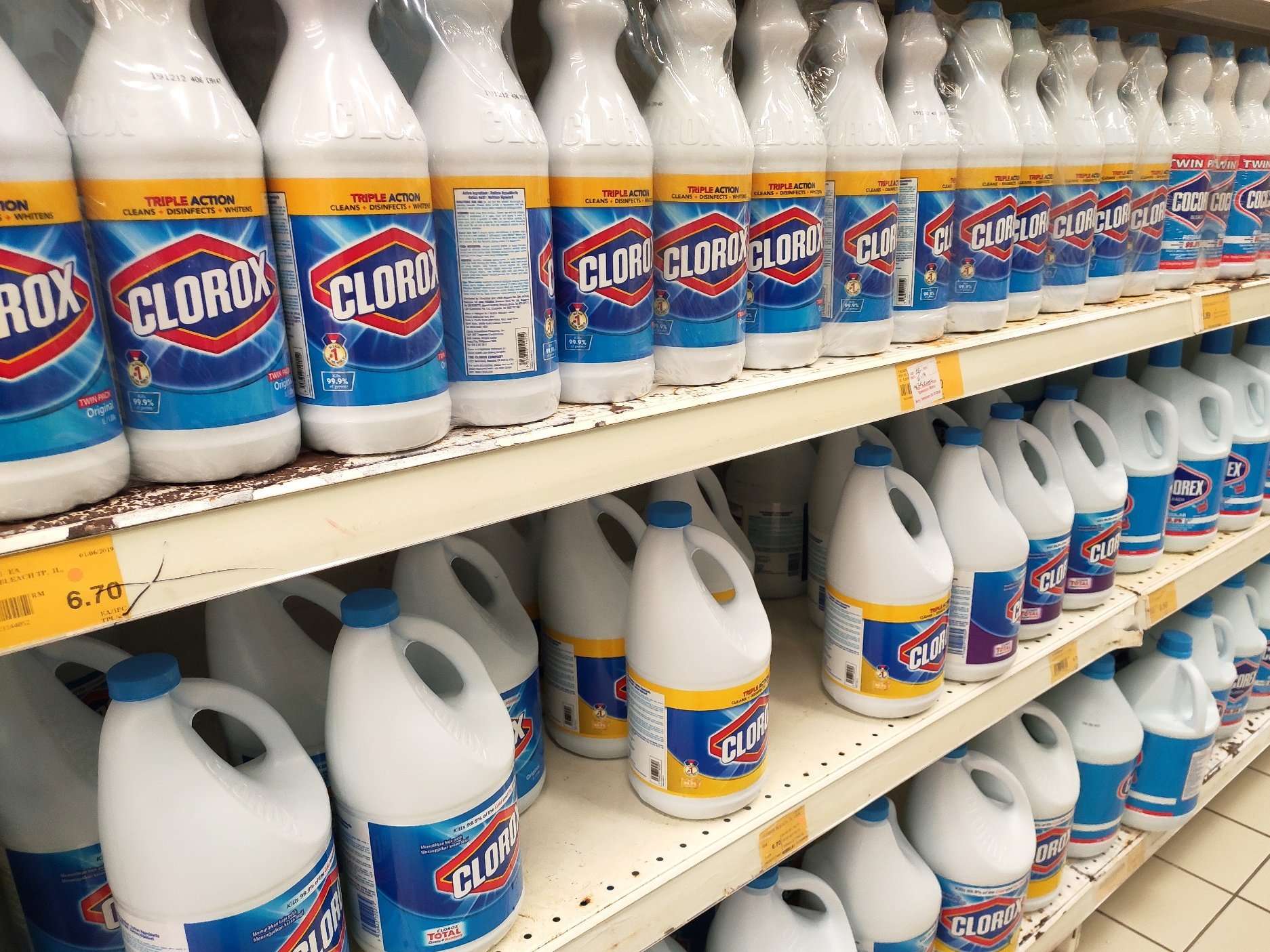 Can I Use Bleach Instead of Chlorine to Clean My Swimming ...