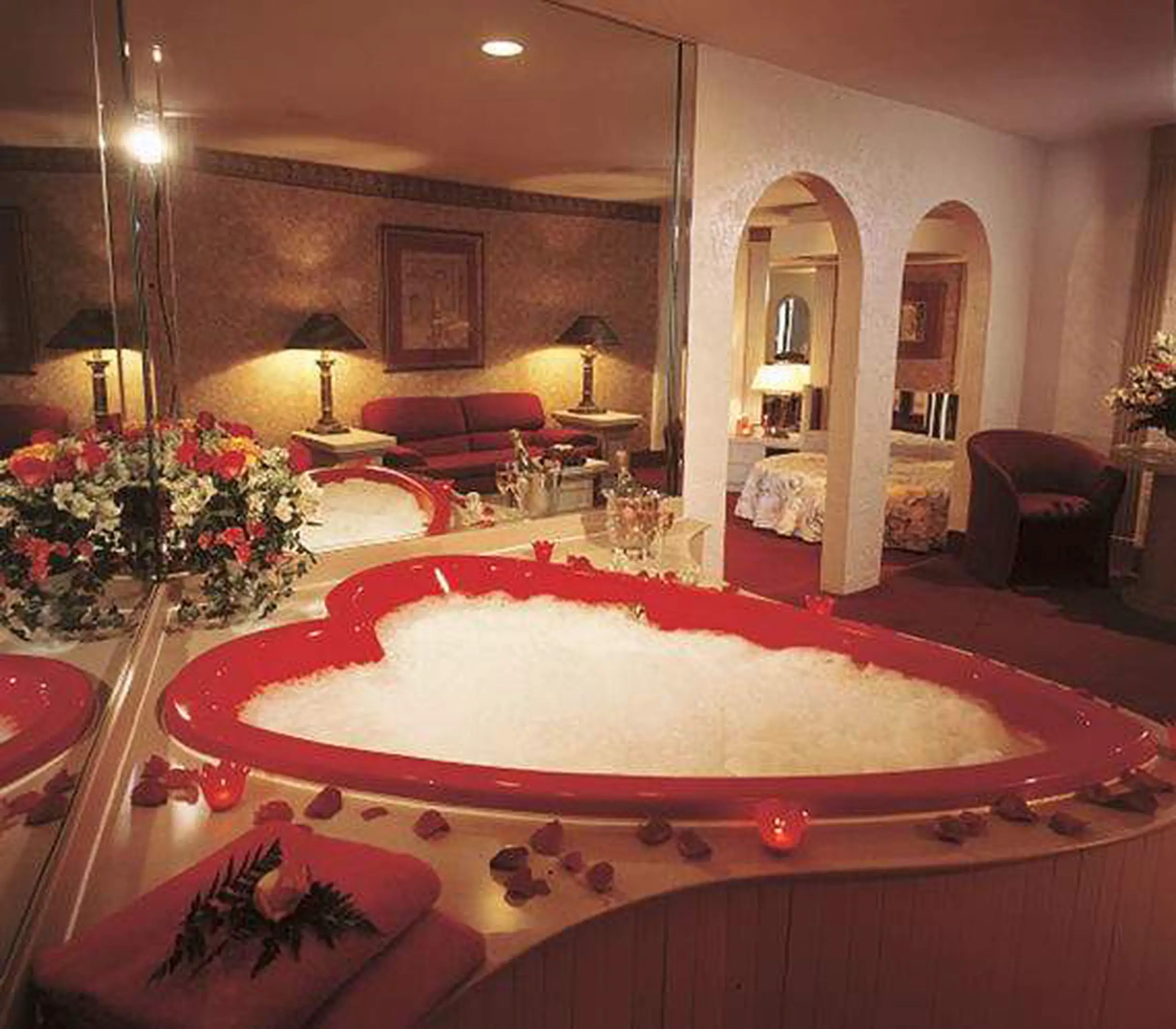 Champagne Glass Hot Tub In Vegas