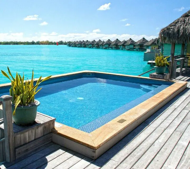 Cool pristine blue water... I wanna be here!