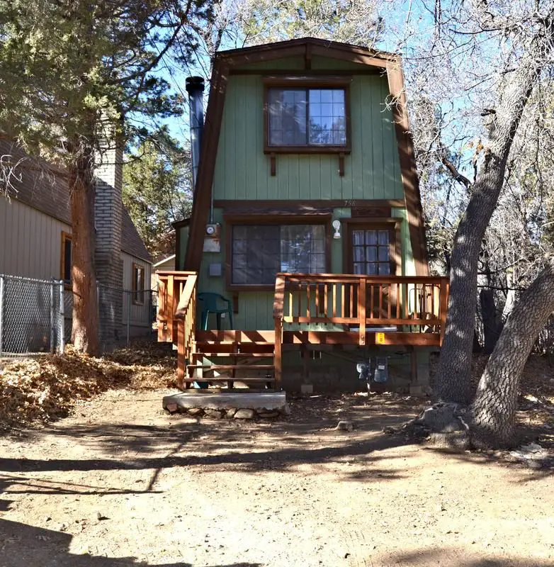 Cozy Cabin Minutes from Big Bear Lake, CA