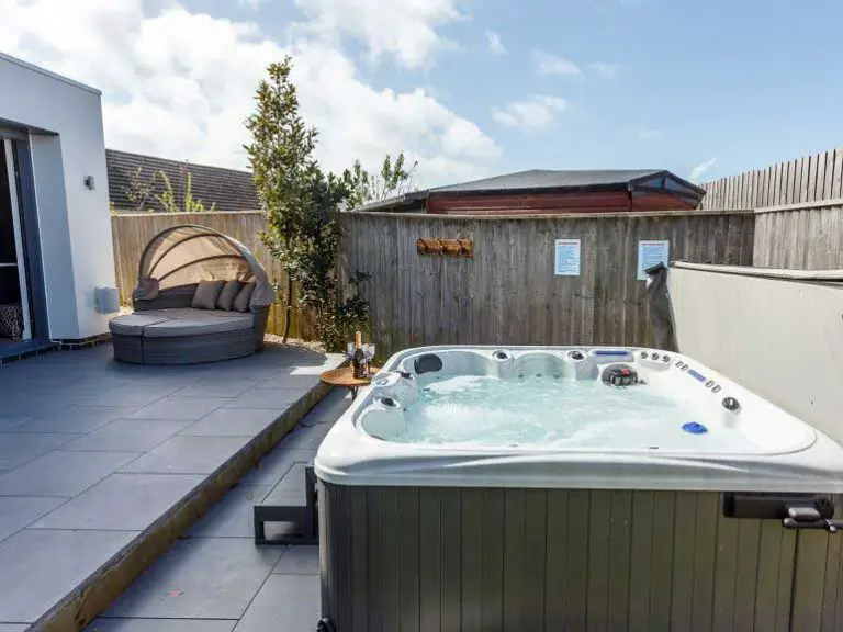 Dog Friendly Cottages in Bournemouth [ +6 Hot Tub Holidays]
