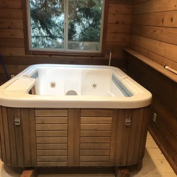 Free Hot Tub for Sale in Kirkland, WA