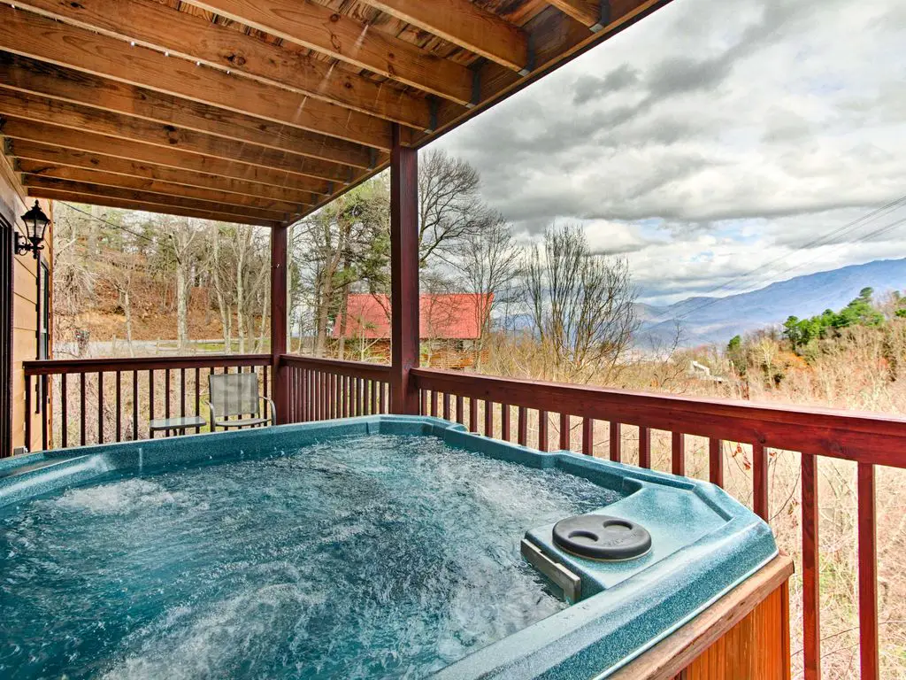 Gatlinburg Cabin w/Pool Table, Hot Tub &  Mtn Views