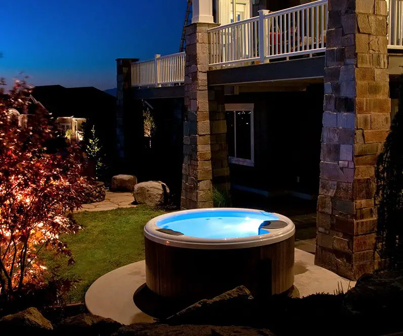 Hot Tubs for Sale in Los Angeles: Delivery and Installation