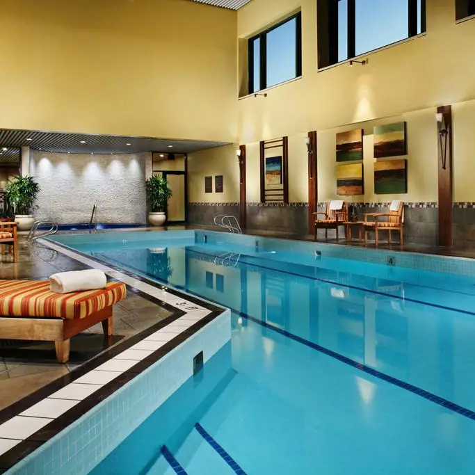 hotels downtown memphis with indoor pool
