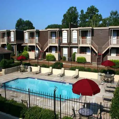 hotels in brandon ms with indoor pool