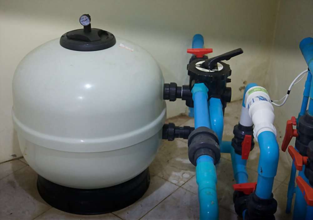How Full Should My Pool Sand Filter Be?