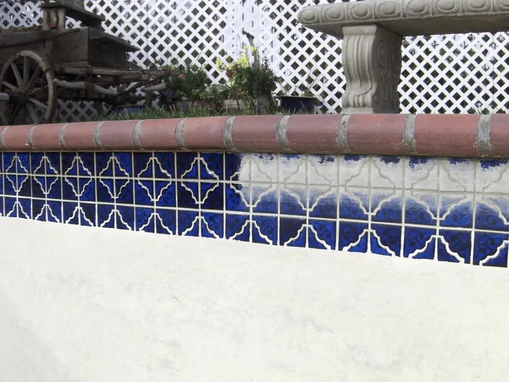 How to Remove Calcium From Pool Tile