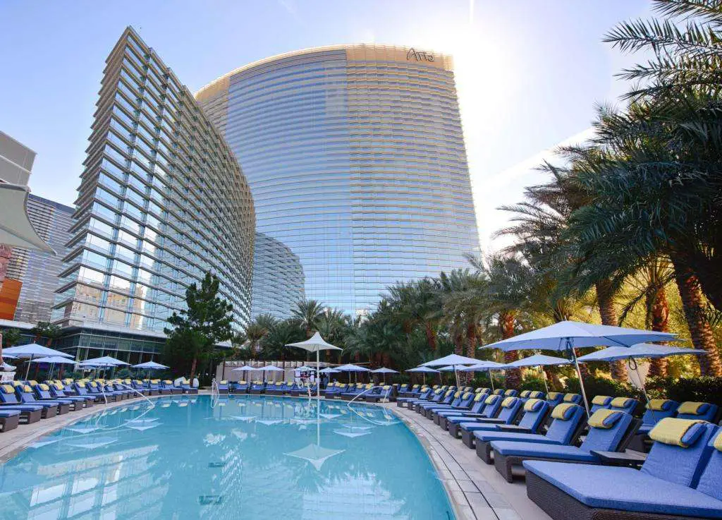 Las Vegas Pools Open in Winter at Vegas Strip Hotels