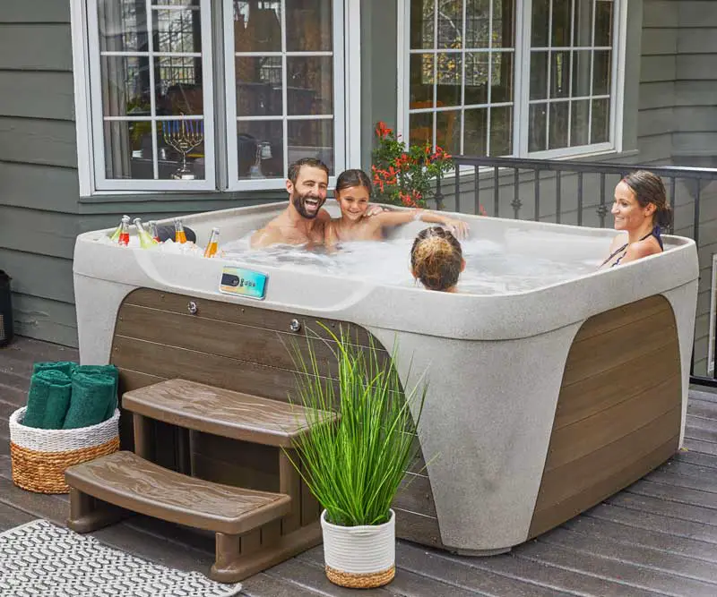 Portable vs. Inflatable Hot Tubs