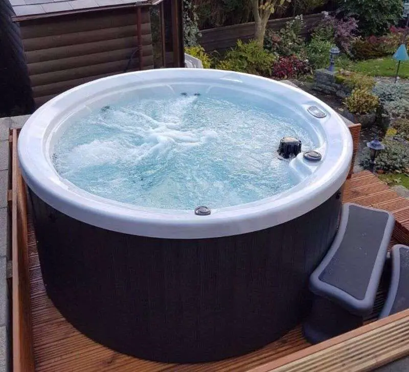 Reduced New Plug And Play Round Orbit Hot Tub 6 Person Seater Usa ...