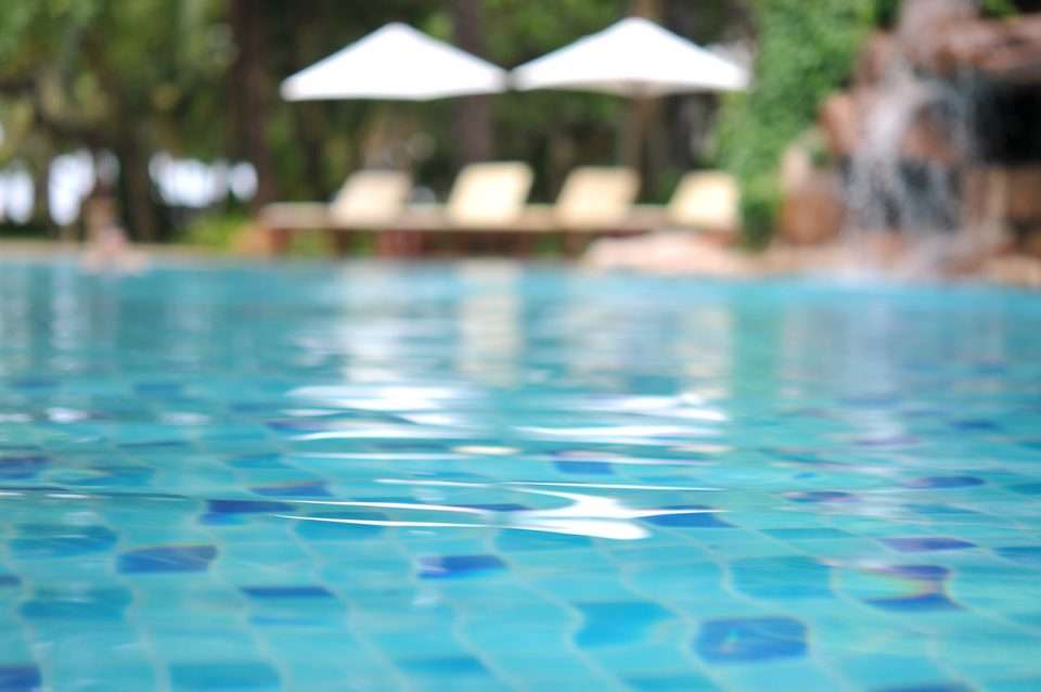 Saltwater vs Chlorine Pool: Which One Is Better?