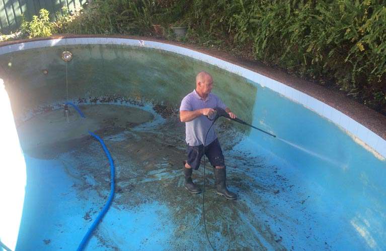 Signs That You Need to Hire a Pool Cleaner Today  Better ...
