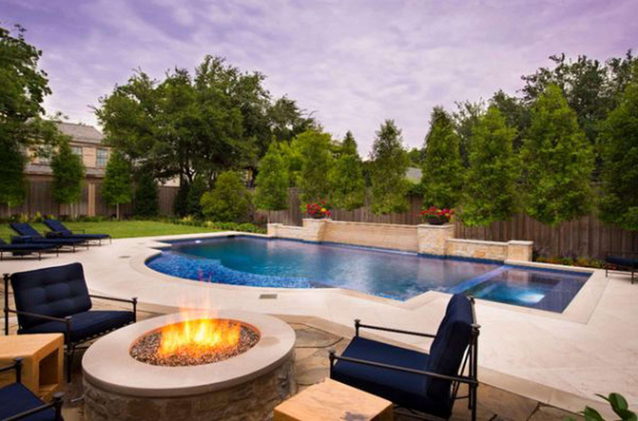 Small Backyard Pools Allow to Cool Down in a Scorching Day