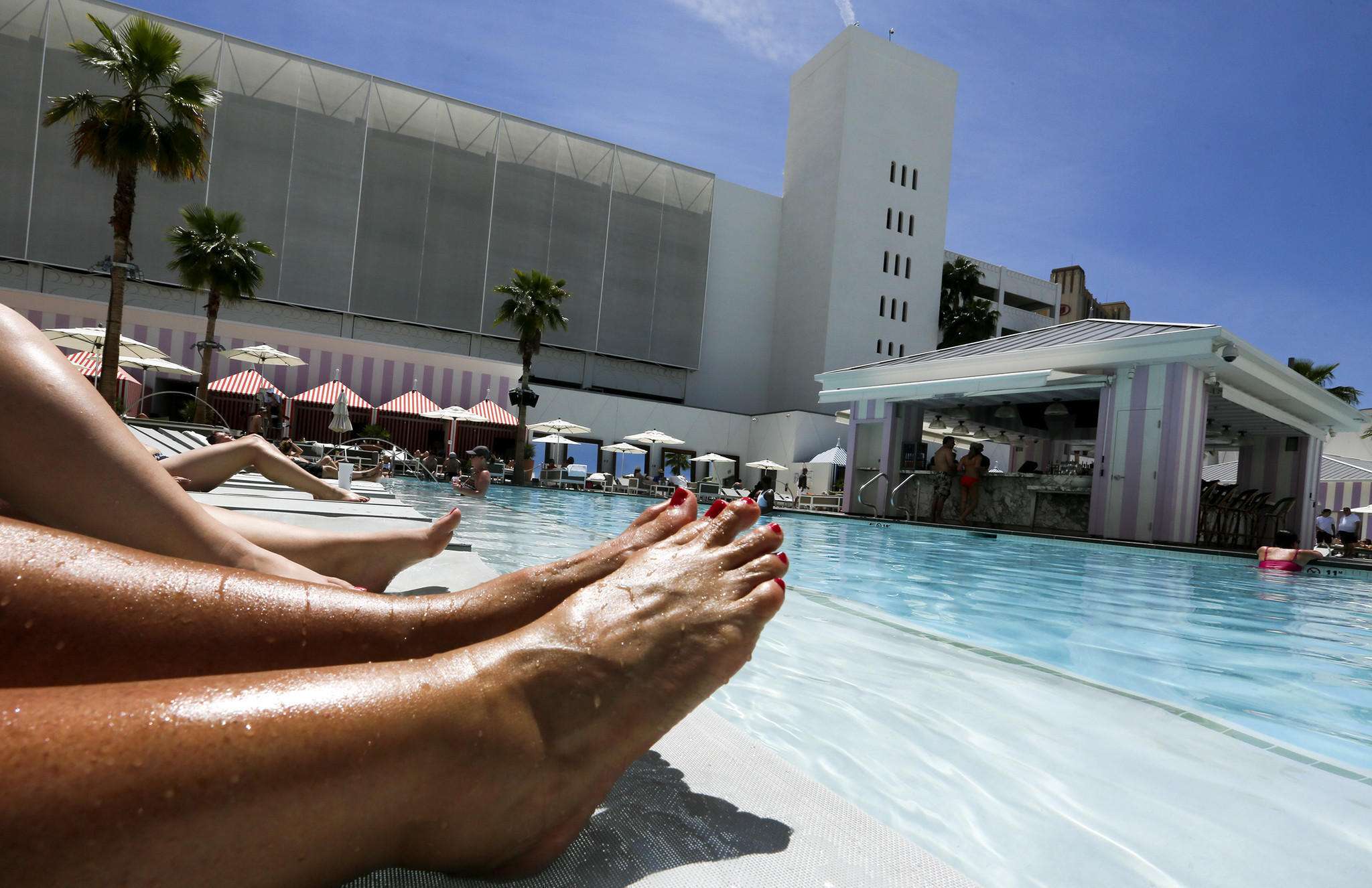 Summer pool season opens in Las Vegas! 11 resorts that ...