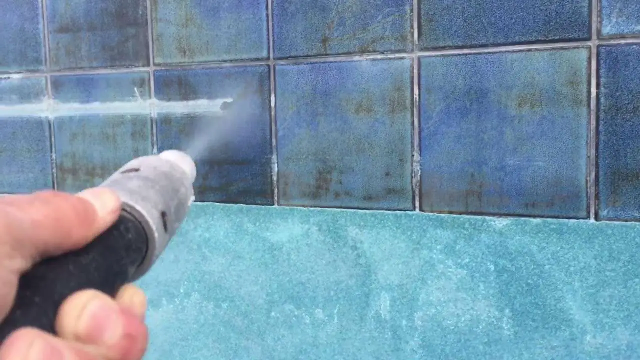 Superior Pool Tile Cleaning