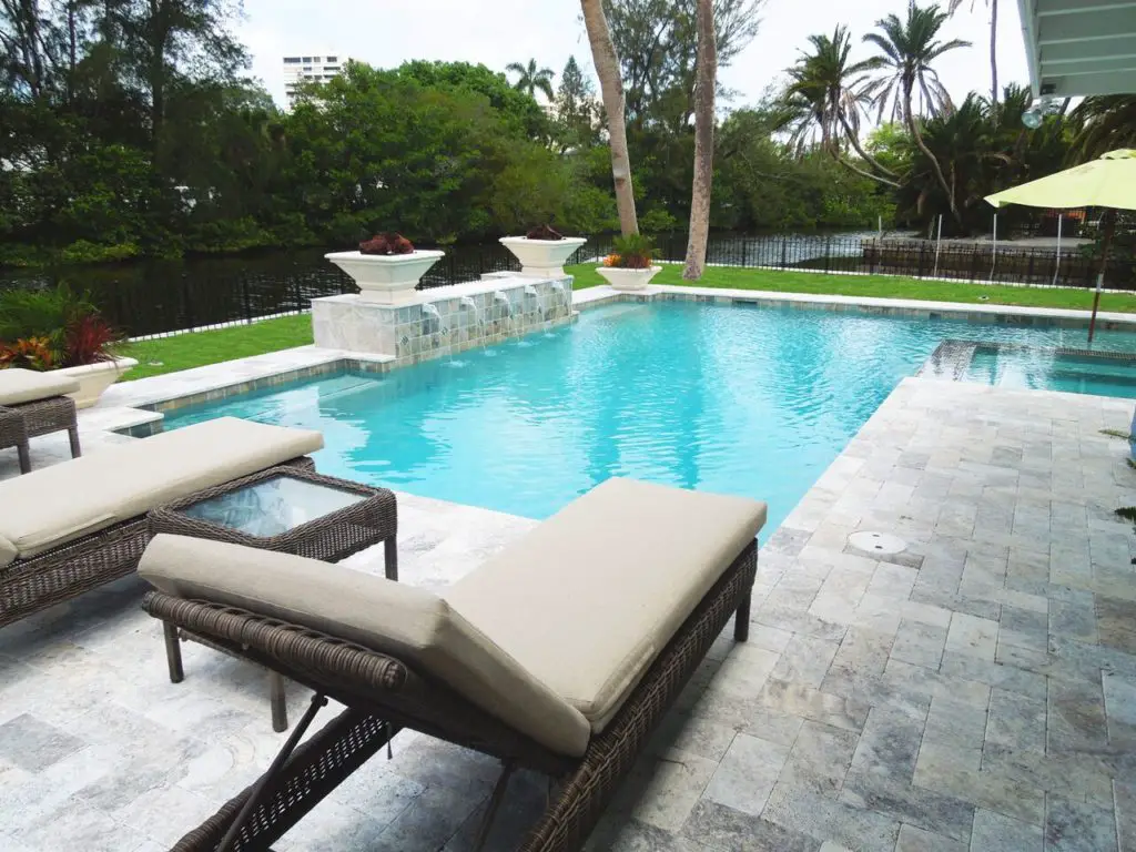 Why saltwater pools are better than chlorine pools
